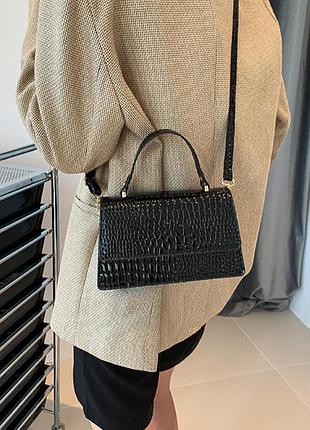 Жіноча лакова невелика сумка рептилія, невелика сумка клатч через плече крокодил лакована черный