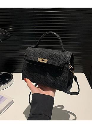 Жіноча сумочка крос-боді з ремінцем чорного кольору