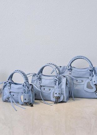 Женская сумка маленькая с двумя ручками в заклепках с зеркалом-сердцем черная 30×24×10, голубой