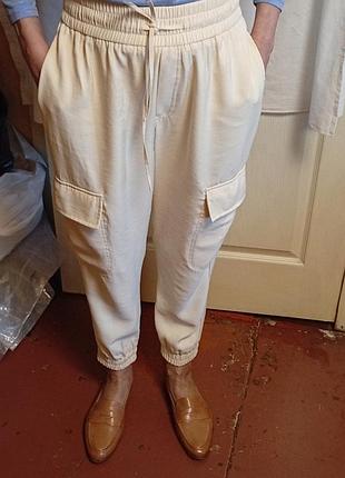 Женские брюки от zara молочного цвета.
