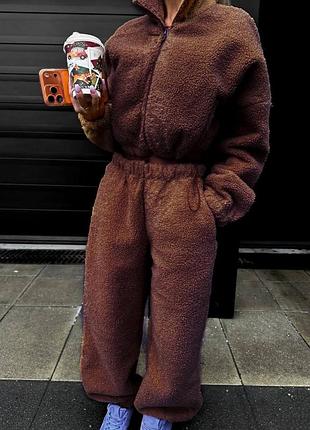 Тепленький жіночий хутряний костюм оверсайз крою зіп худі на блискавці без капюшону та штани палаццо вільного крою на кулісці по низу