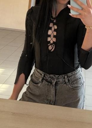Боді чорне з шнурівкою на грудях, розмір s