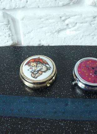 Лот 2 шт міні таблетниці, або коробочка для лінз.. і т.д. з малюнком. метал. вінтаж.