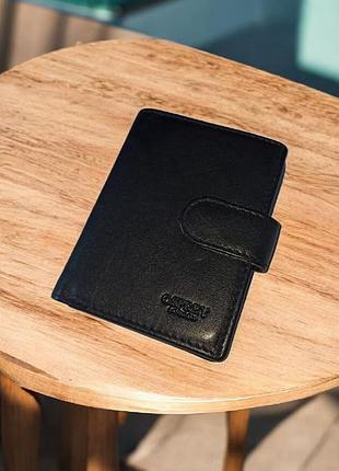 Чоловічий шкіряний гаманець osprey london чорного кольору.