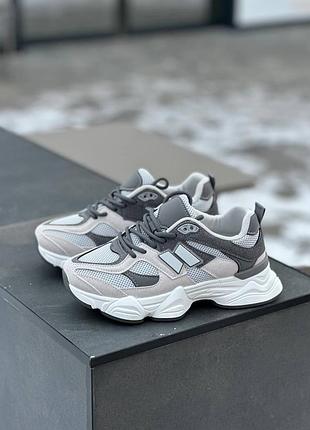 Жіночі кросівки