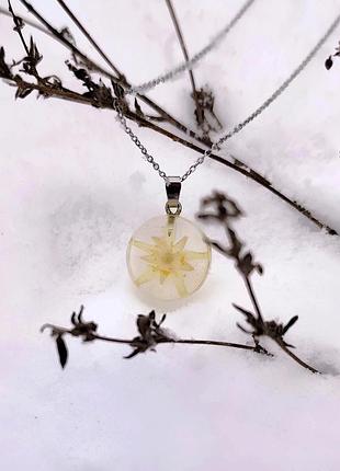 Кулон с липкой