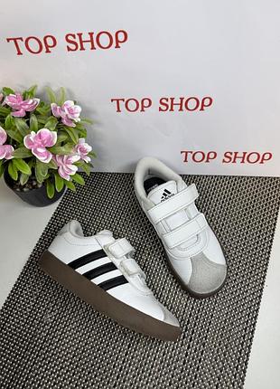 Оригінальні кросівки adidas