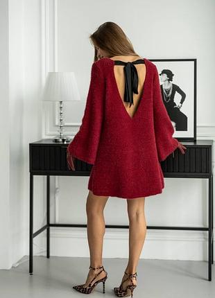 Жіноча сукня міні вʼязана з вирізом на спині
