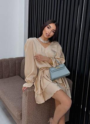 Молодежное шелковое платье с пышной юбкой беж