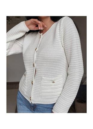 Стильний модний актуальний білий кардиган на гудзики
