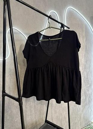 Футболка блуза с вырезом