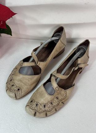 Дуже стильні шкіряні низькі босоніжки туфлі з вирізами мені джейн з перферацією