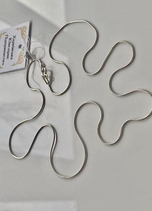 Нiжний срібний ланцюг плетiння снейк