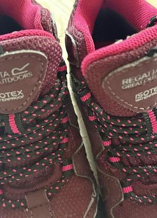 Дитячі ботінки для дівчат.