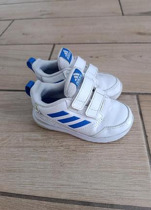 Легенькі кросівки adidas розмір 23,5 (14,5см)