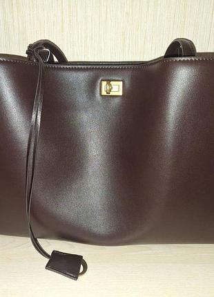 Сумка жіноча з натуральної шкіри у трендовому шоколадному кольорі