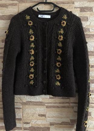 Вкорочений кардиган вязаний коричневий з квіточками с розмір zara