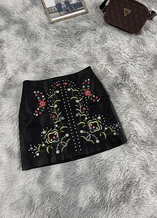 Гарна спідниця від bershka