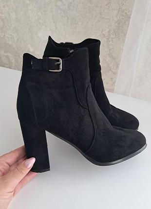 Черные полуботинки замш