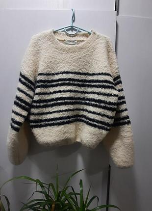 Теплый шерстяной свитер