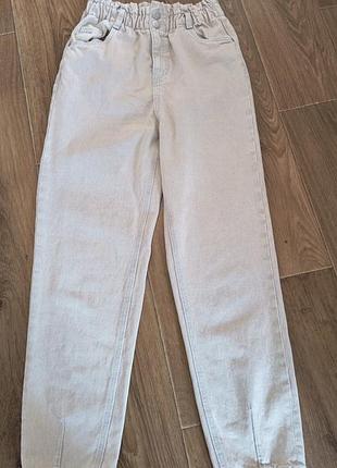 Очень классные джинсы цвет бежевый вываренный мое состояние отличный