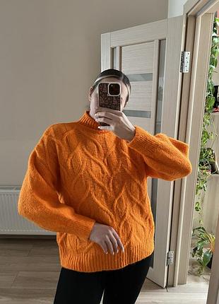 Яскрава тепла вʼязана кофта светр