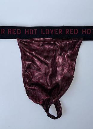Красные металлизированные стринги с надписью "lover red hot lover" на резинке.