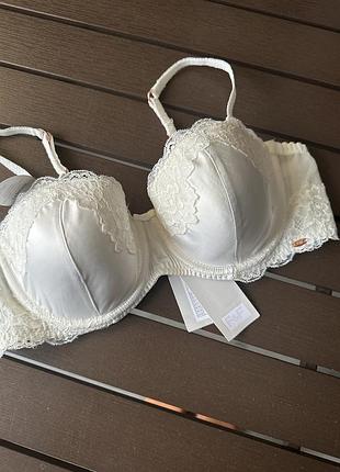 Гарний ліф молочний на поролоні з кісточками 36в