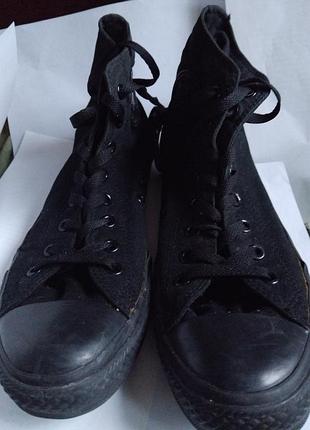 Оригінальні converse chuck taylor all star mono black 
розмір: eur 44 / 28.5 см.
