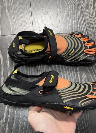 Vibram fivefingers чоловічі кросівки туристичні водні на пляж аквашузи р 45