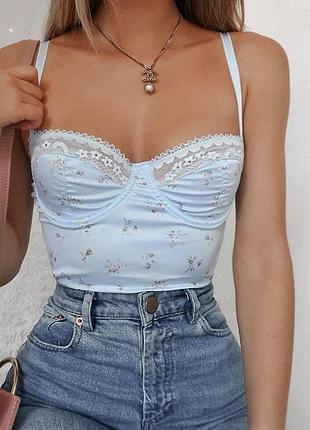 Топ в квітковий принт з мереживом