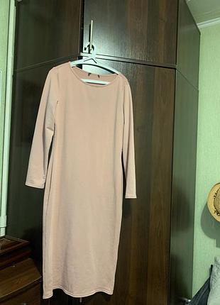 Рожева сукня міді