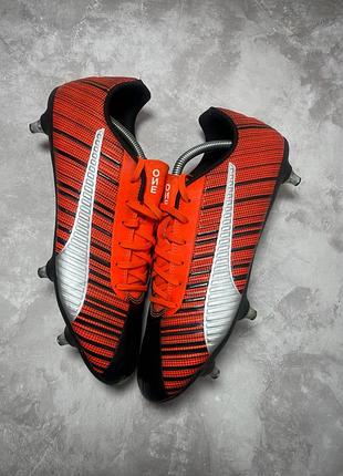 Футбольные бутсы puma