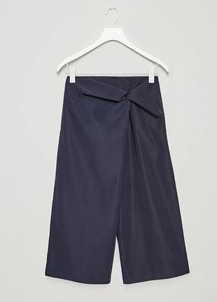 Кюлоты от бренда cos с узлом