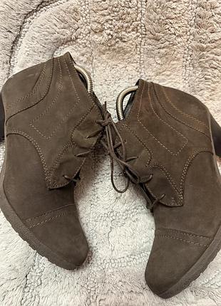 Черевики жіночі 39 р.( уст 24 см,туніс,замша,каблук 7.5 см,флісова підкладка