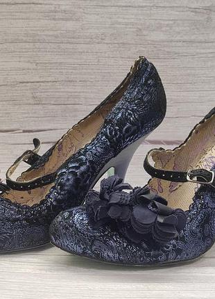 Туфлі irregular choice