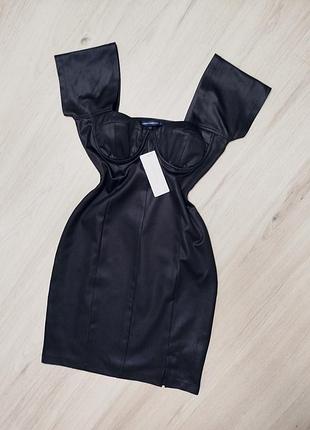 Стильное новое платье платье с напылением под кожу