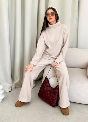 Костюм в белом, черном и бежевом цветах. размерный ряд:42-46, 48-52