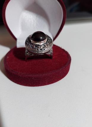 Серебряный мужской перстень с натуральным гранатом