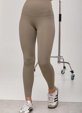 Еластичні спортивні лосини