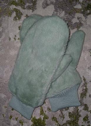 Зеленые женские мягкие перчатки