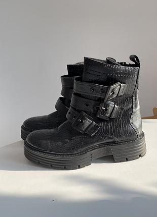 Кожаные ботинки