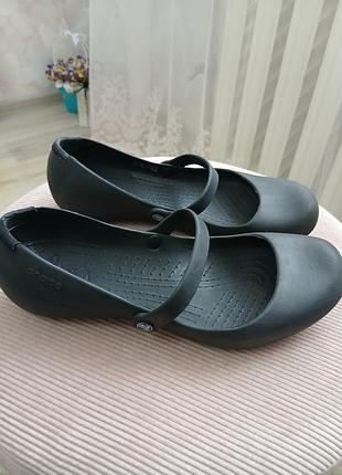 Чорні жіночі балетки crocs alice work