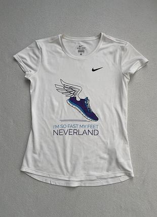 Спортивная футболка