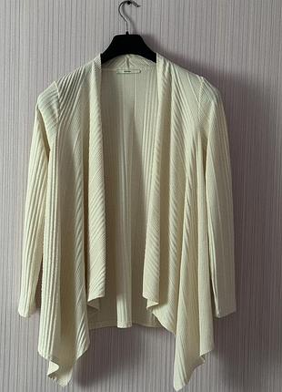 Кардиган жіночий в ідеальному стані,дуже приємний на дотик.додаткові заміри та відео по запиту.