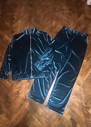 Крутий із королівського оксамиту брючний костюм