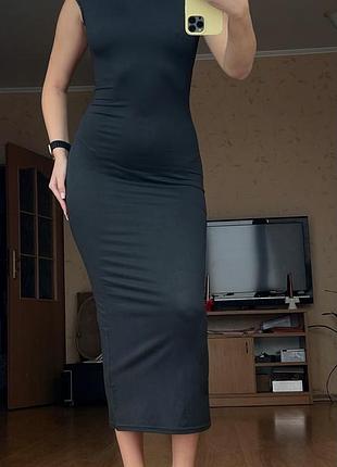 Сукня з відкритою спиною