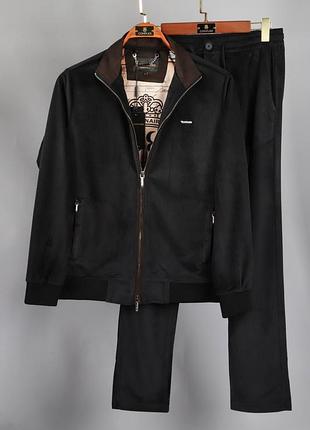Чоловічий спортивний костюм