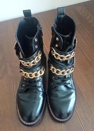 Черевики фірми primark