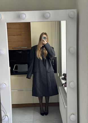 Стильное длинное шерстяное серое пальто пиджак свободного кроя.
